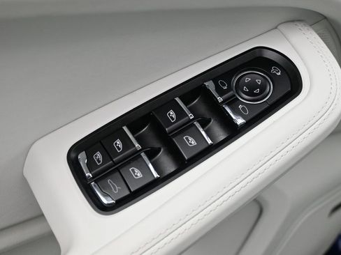 Certified 2026 Porsche Macan Turbo image 19