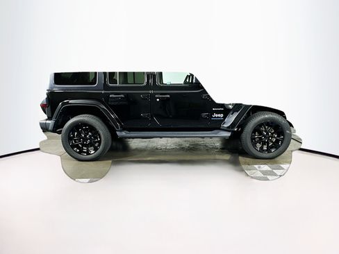 Used 2023 Jeep Wrangler Unlimited Sahara w/ Cold Weather Group AWD/4WD image 10