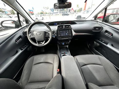 Used 2020 Toyota Prius LE image 6