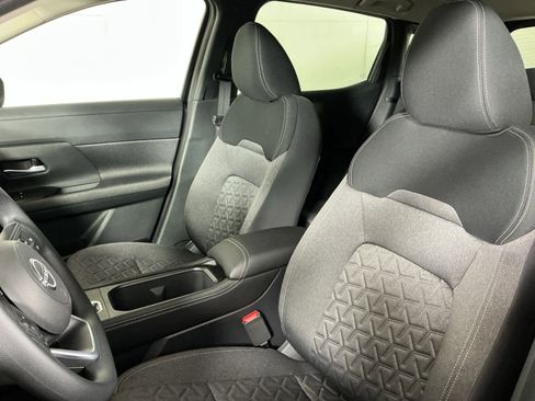 New 2025 Nissan Kicks SV image 11