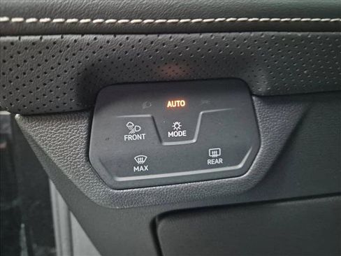 Used 2024 Volkswagen Atlas SE FWD image 30