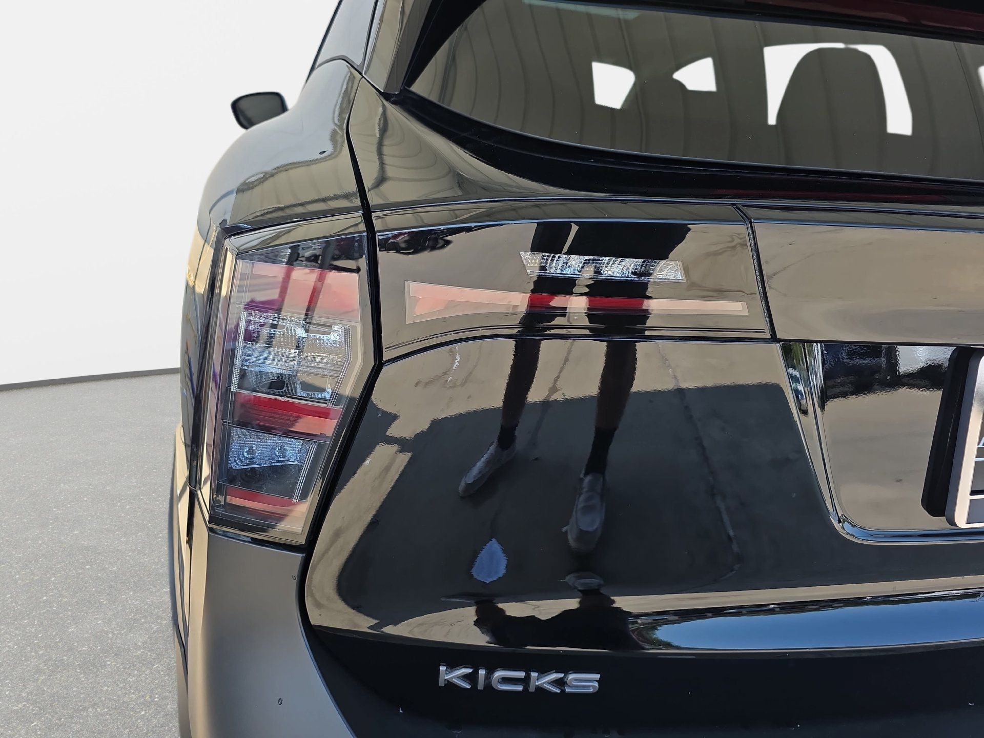 Used 2026 Nissan Kicks SV w/ SV Premium Package AWD/4WD image 32