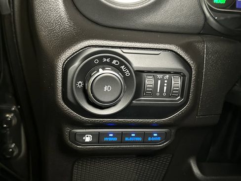 Used 2022 Jeep Wrangler Unlimited Rubicon 4xe w/ Cold Weather Group AWD/4WD image 19