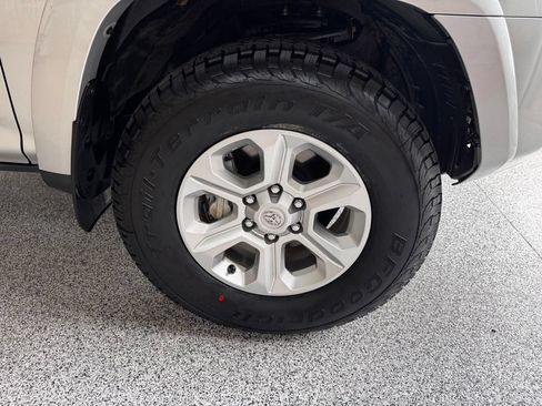 Certified 2023 Toyota 4Runner SR5 AWD/4WD image 15