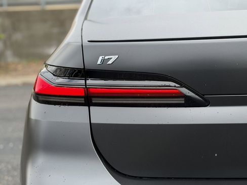Used 2025 BMW i7 M70 image 11