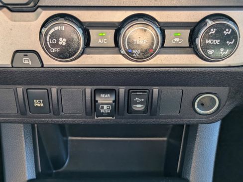 Used 2018 Toyota Tacoma SR5 image 22