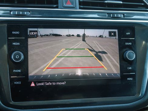 Used 2022 Volkswagen Tiguan SE image 25