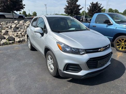 Used 2019 Chevrolet Trax LS w/ Tint and Cruise Package FWD image 3