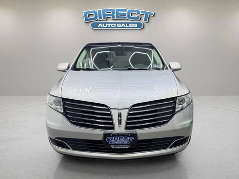 Used 2019 Lincoln MKT AWD image 2