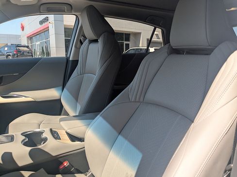 Certified 2024 Toyota Venza Limited AWD/4WD image 14