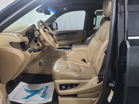 Used 2020 Cadillac Escalade Platinum image 10