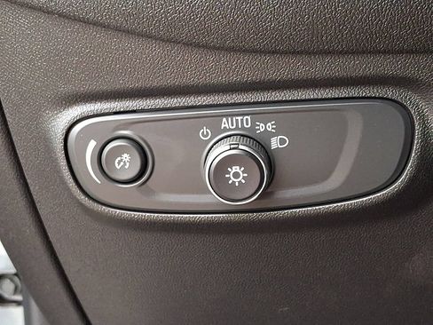 Used 2024 Chevrolet Equinox LT FWD image 24