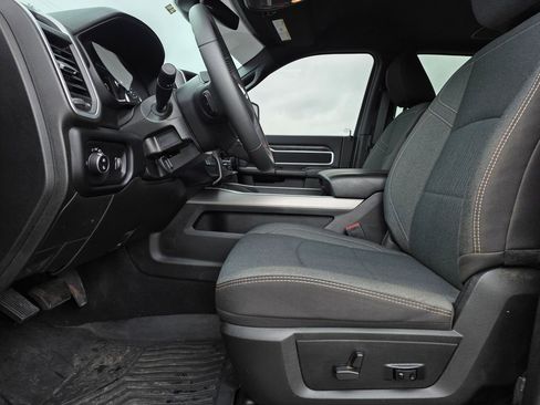 Used 2024 RAM 2500 Big Horn w/ Sport Appearance Package image 10