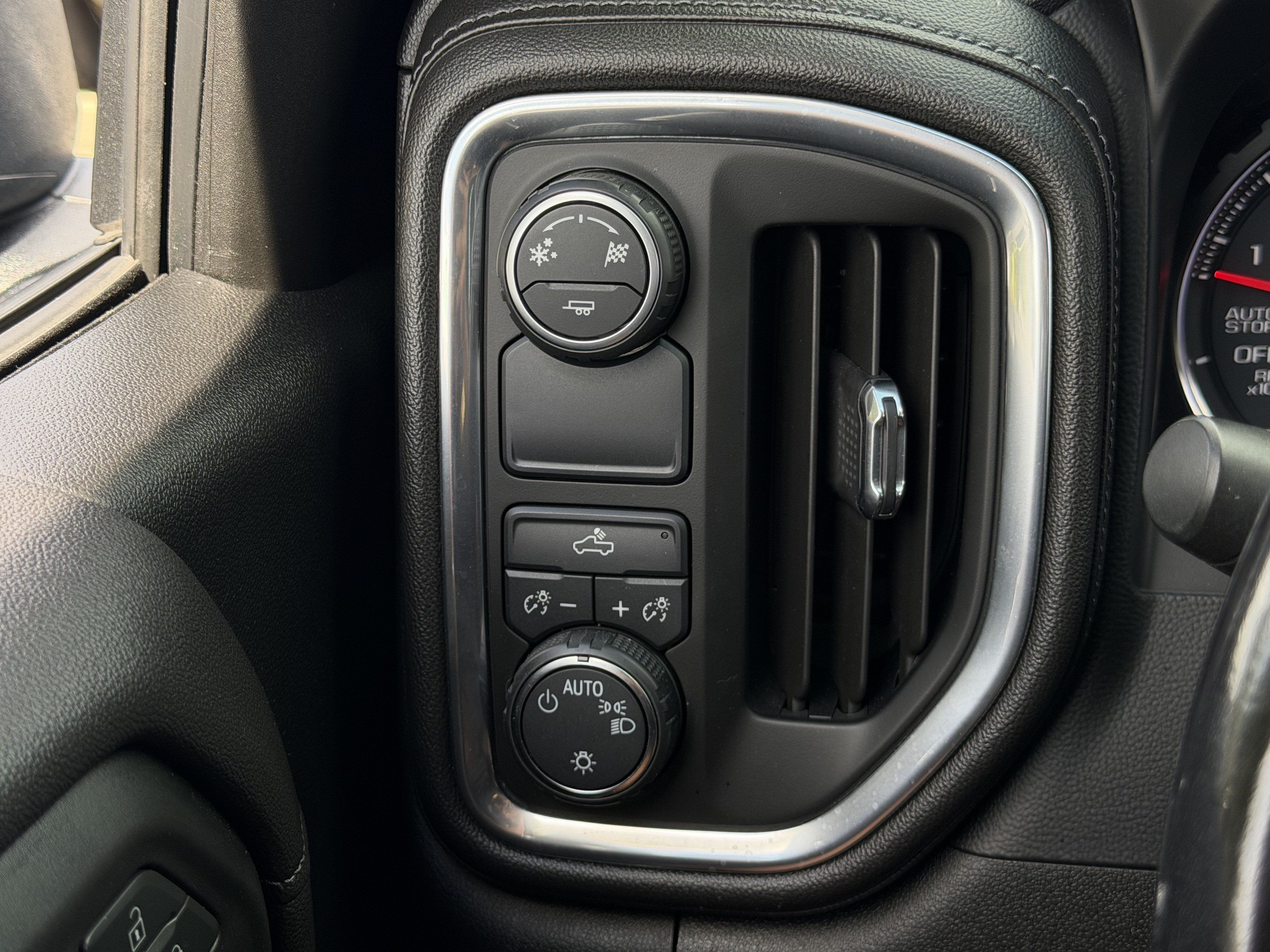 Used 2019 Chevrolet Silverado 1500 LT w/ All-Star Edition RWD image 29