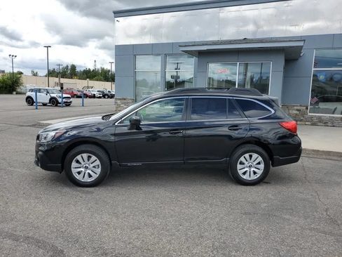 Used 2018 Subaru Outback 2.5i Premium AWD/4WD image 2