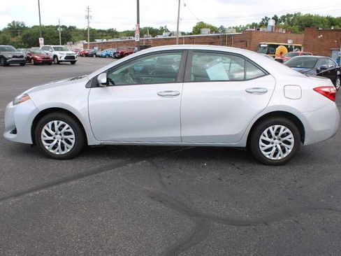 Used 2017 Toyota Corolla LE FWD image 7