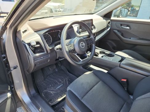 Used 2021 Nissan Rogue SV FWD image 13
