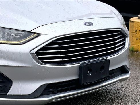 Used 2019 Ford Fusion SE FWD image 26