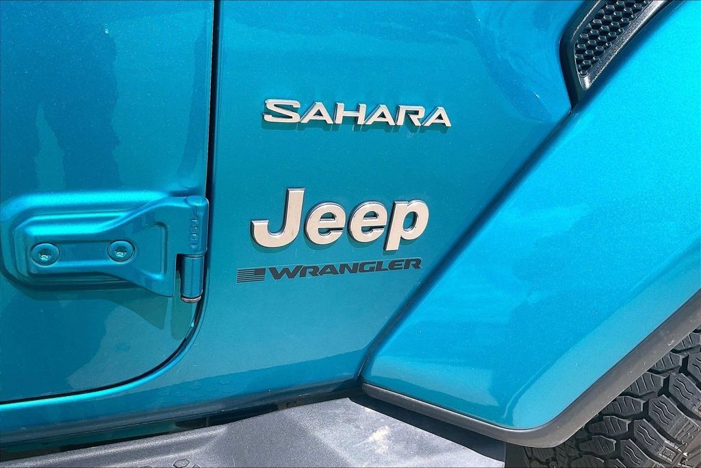 Used 2024 Jeep Wrangler Unlimited Sahara w/ Safety Group AWD/4WD image 14