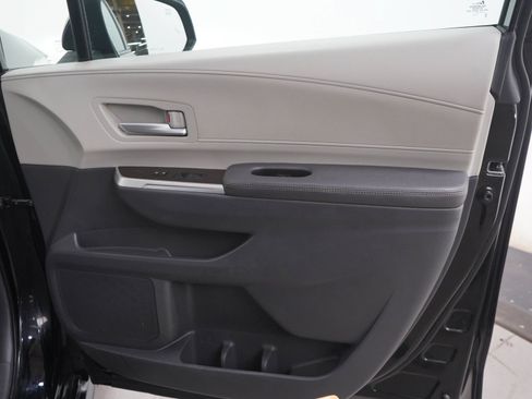Used 2021 Toyota Sienna XLE AWD/4WD image 12
