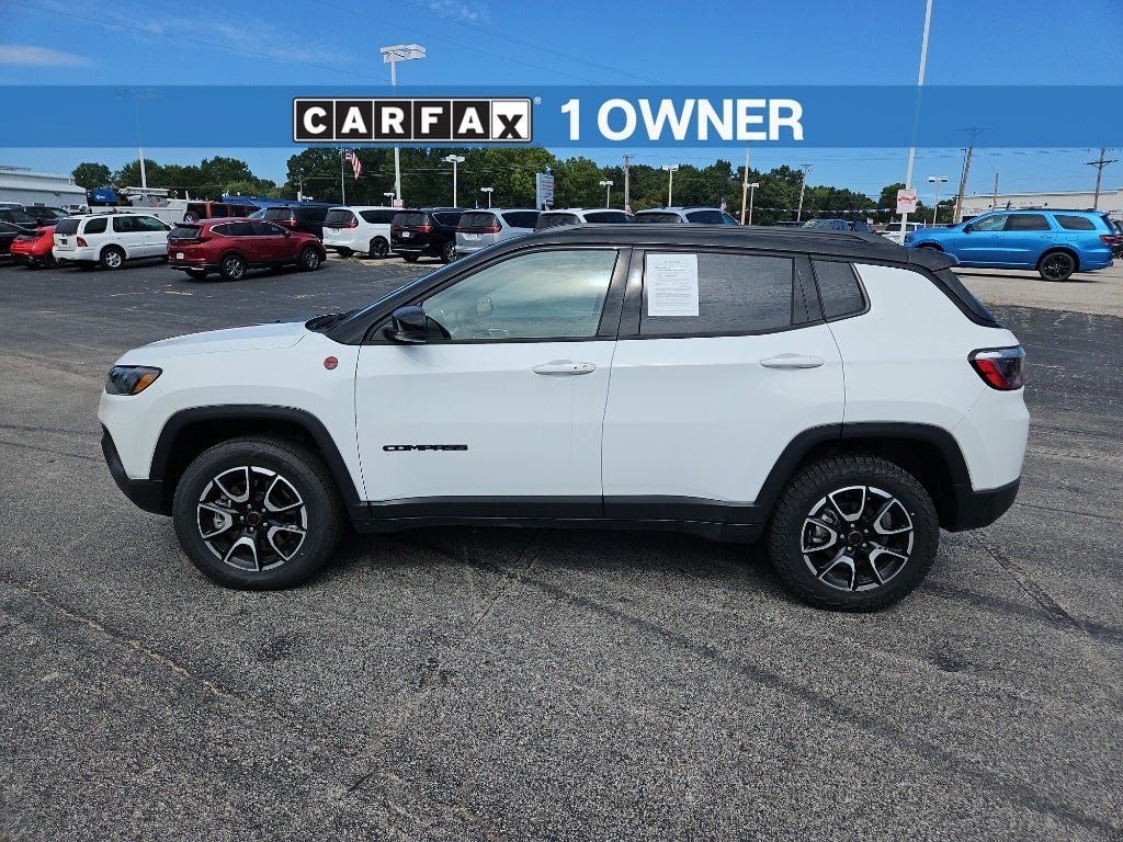 Used 2025 Jeep Compass Trailhawk AWD/4WD image 1