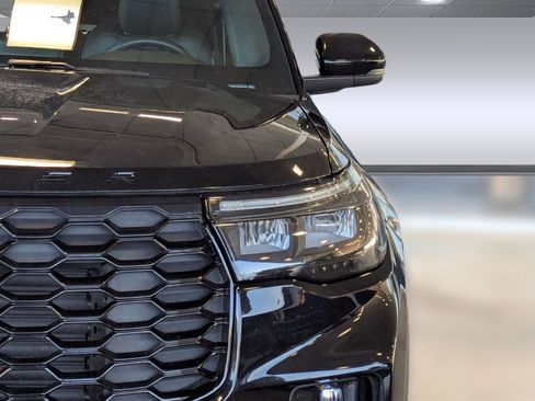 Certified 2025 Ford Explorer ST-Line w/ ST-Line Street Pack image 11