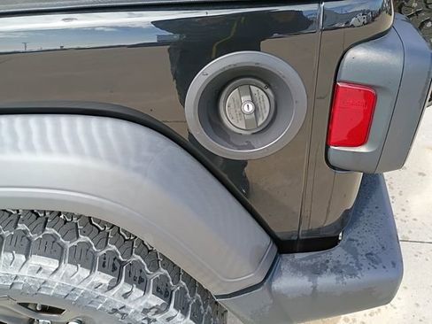 Used 2018 Jeep Wrangler Sport image 16