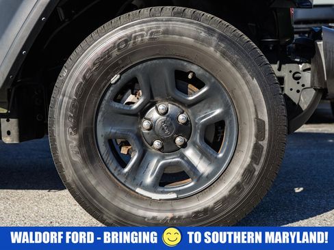 Used 2023 Jeep Gladiator Sport image 16