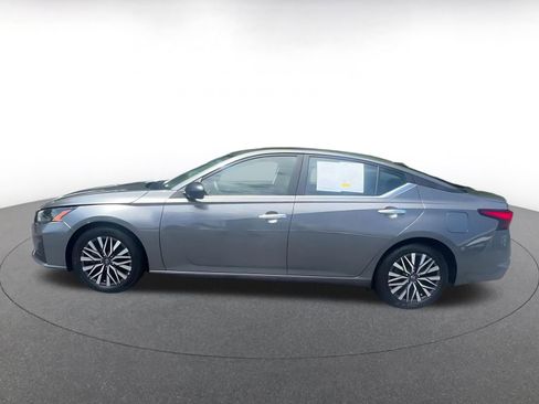 Used 2025 Nissan Altima 2.5 SV FWD image 9