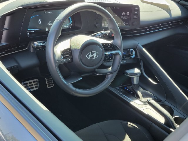Used 2025 Hyundai Elantra Sport FWD image 5