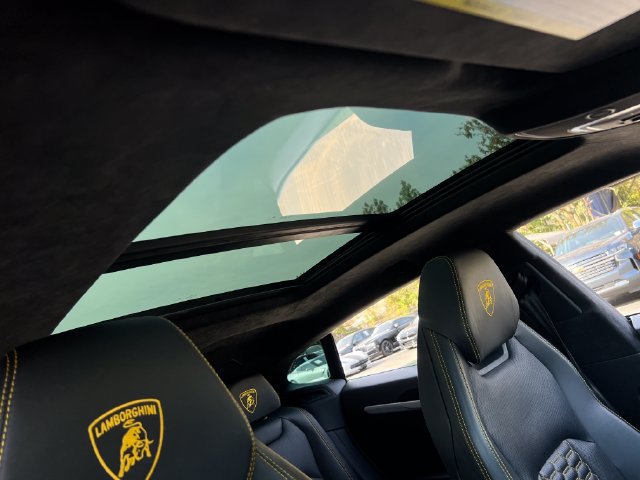 Used 2020 Lamborghini Urus AWD/4WD image 39