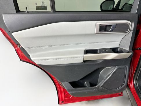 Used 2021 Ford Explorer XLT w/ Equipment Group 202A image 26