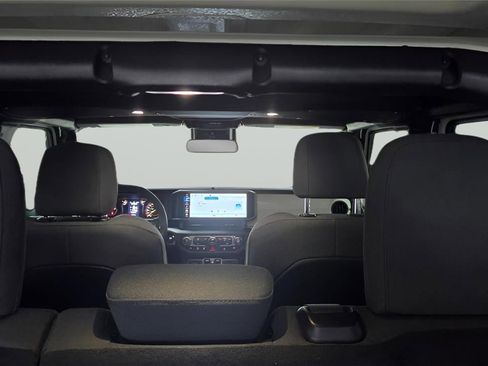 Used 2024 Jeep Wrangler Sport S image 7