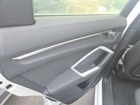 Used 2025 Audi Q3 2.0T Premium image 8