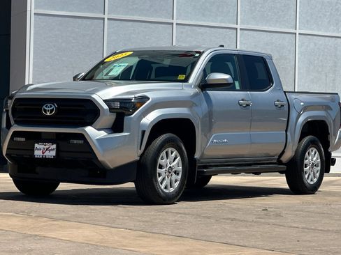Used 2025 Toyota Tacoma SR5 RWD image 8