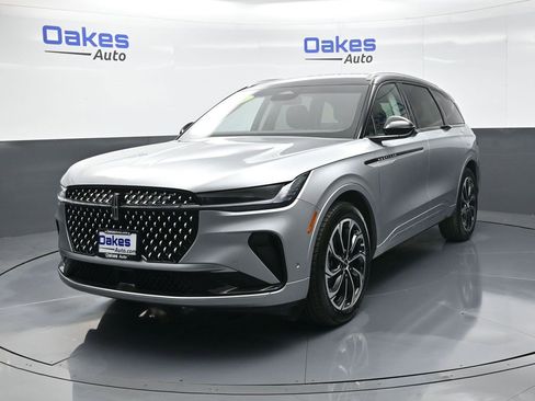 Used 2024 Lincoln Nautilus Reserve image 4