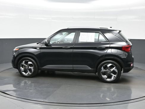 Used 2021 Hyundai Venue SEL FWD image 3