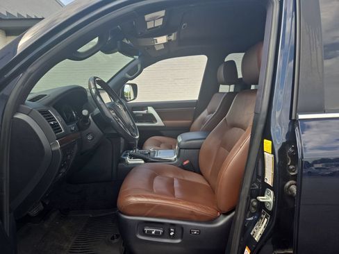 Used 2016 Toyota Land Cruiser AWD/4WD image 9