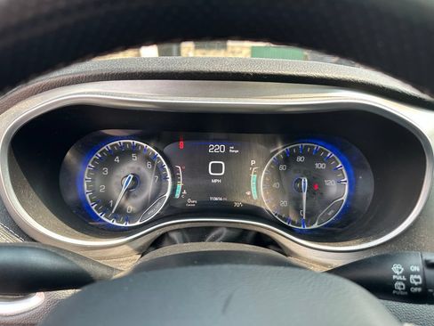 Used 2021 Chrysler Pacifica Limited w/ S Appearance Package AWD/4WD image 15
