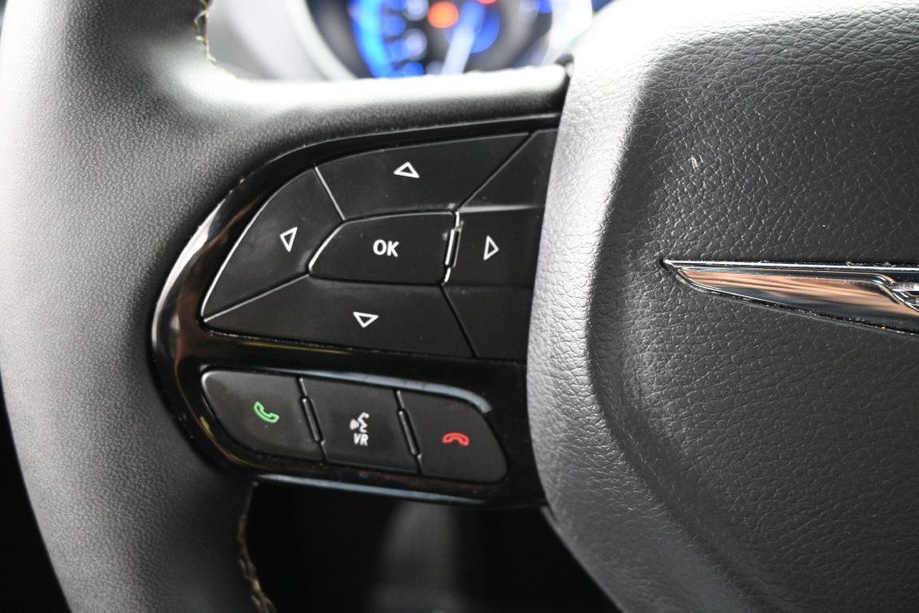 Used 2025 Chrysler Pacifica Limited FWD image 22