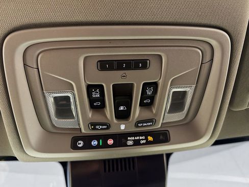 Used 2025 GMC Sierra 3500 Denali w/ Technology Package AWD/4WD image 19