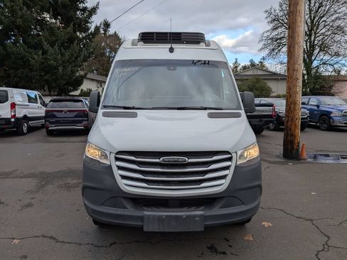 Used 2019 Freightliner Sprinter 2500 RWD image 2