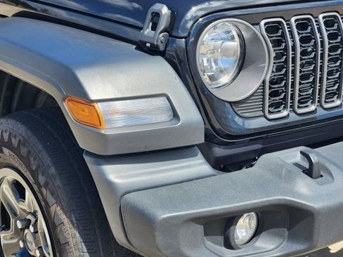 Used 2025 Jeep Wrangler Unlimited Sport AWD/4WD image 9