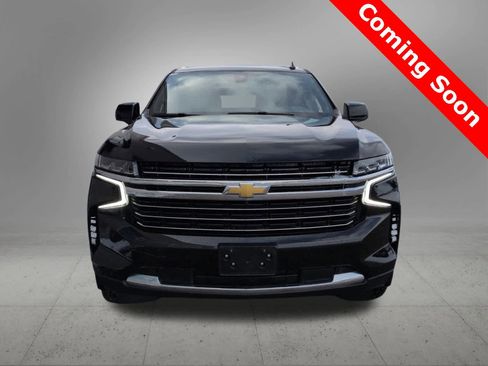 Used 2022 Chevrolet Suburban LT w/ Luxury Package image 9