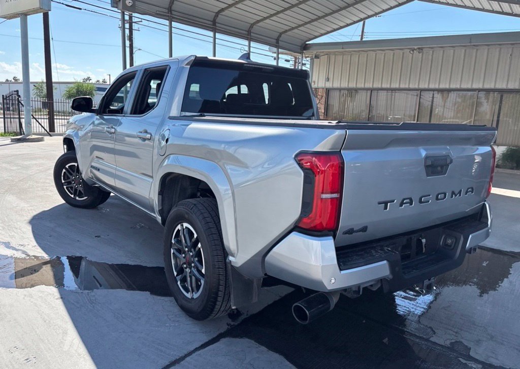 Used 2024 Toyota Tacoma SR5 AWD/4WD image 5