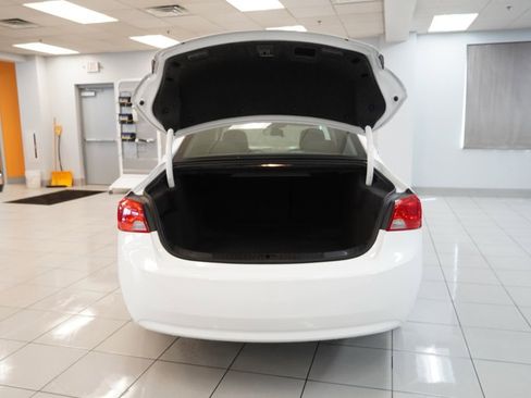 Used 2019 Chevrolet Impala LT w/ LT Leather Package FWD image 9