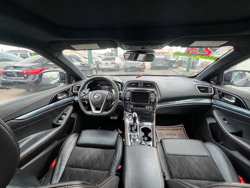Used 2023 Nissan Maxima SR w/ Sport Mat Group FWD image 9