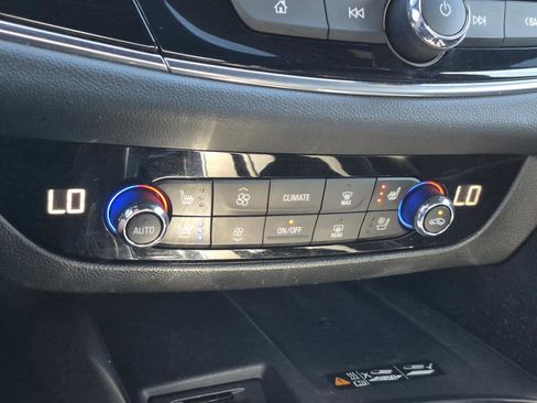 Used 2023 Buick Enclave Avenir w/ Avenir Technology Package image 33