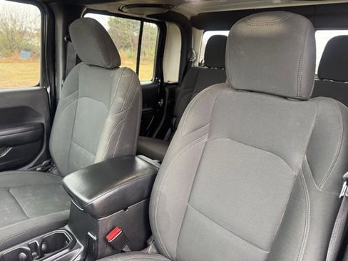 Used 2023 Jeep Gladiator Sport image 9