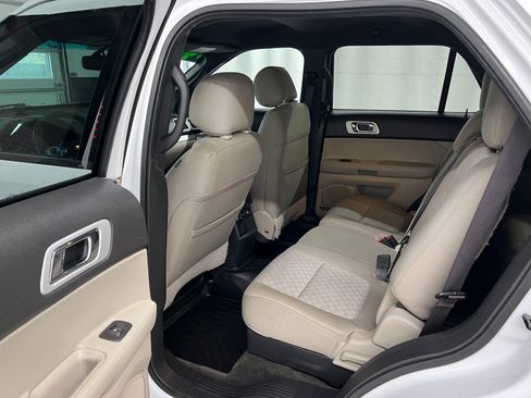 Used 2015 Ford Explorer XLT w/ Equipment Group 201A AWD/4WD image 9